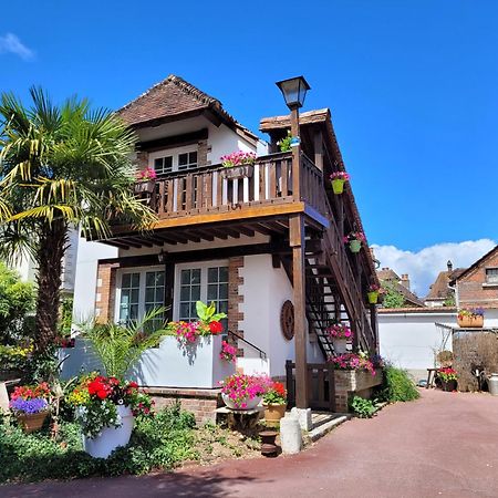 Gite Le Balcon Flaubert Forges-les-Eaux Exterior foto