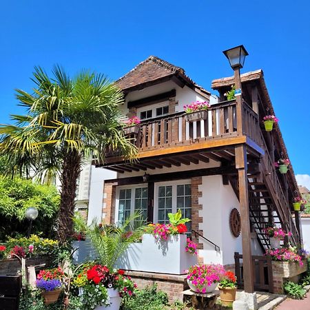 Gite Le Balcon Flaubert Forges-les-Eaux Exterior foto